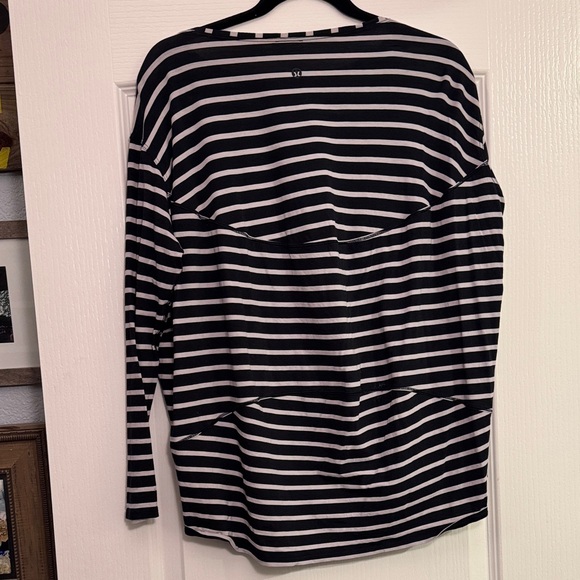 Lululemon Back in Action Long Sleeve Top - Picture 4 of 5